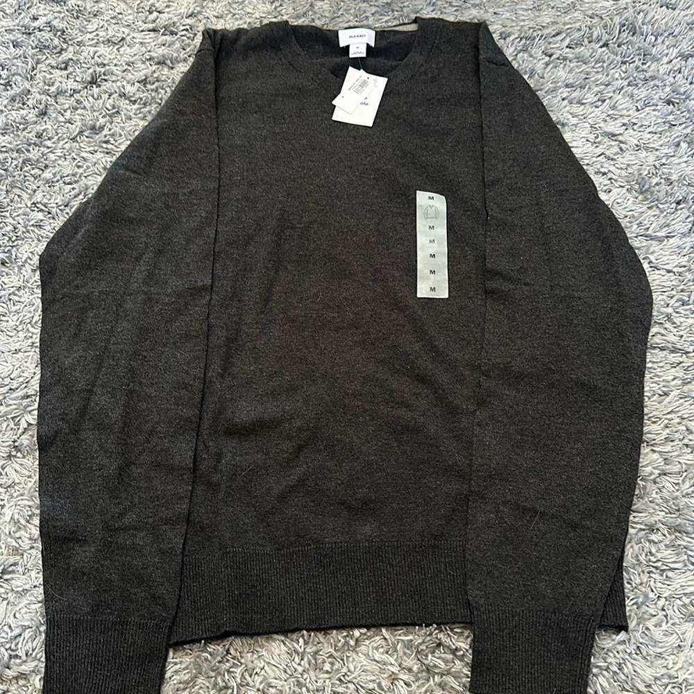 Men’s Old Navy v-neck sweater, size medium